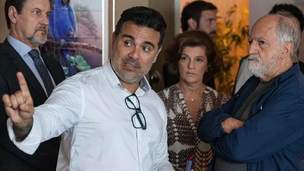 Ary Fontoura aparece como Lula no set de “A Lei É para Todos”