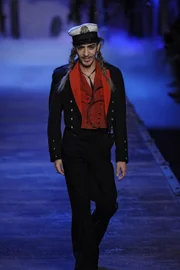 Após críticas, Met cancela exposição dedicada a John Galliano - imagem 3 Após críticas, Met cancela exposição dedicada a John Galliano - imagem 3