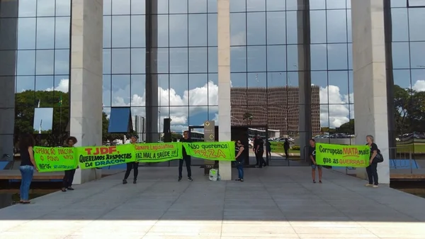 Manifestantes pedem afastamento de deputados envolvidos na Drácon