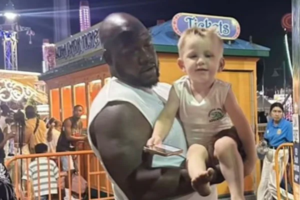 foto colorida menino de 3 homens e homem que recebeu coração de seu pai