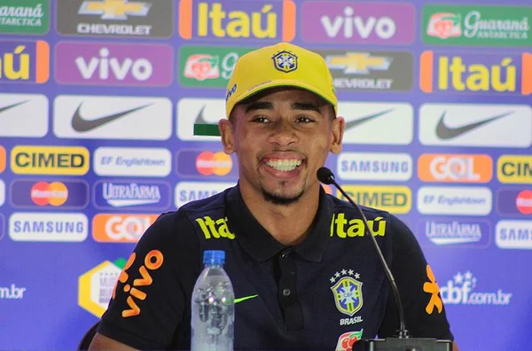 Gabriel Jesus revela bronca de mãe exigente após brilhar pela seleção