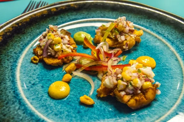 Dalí passa a abrir para jantar com bar especializado em pisco