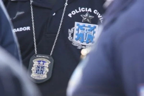 Imagem colorida, Policiais prenderam o homem que já tinha um mandado de prisão por tráfico- Metrópoles