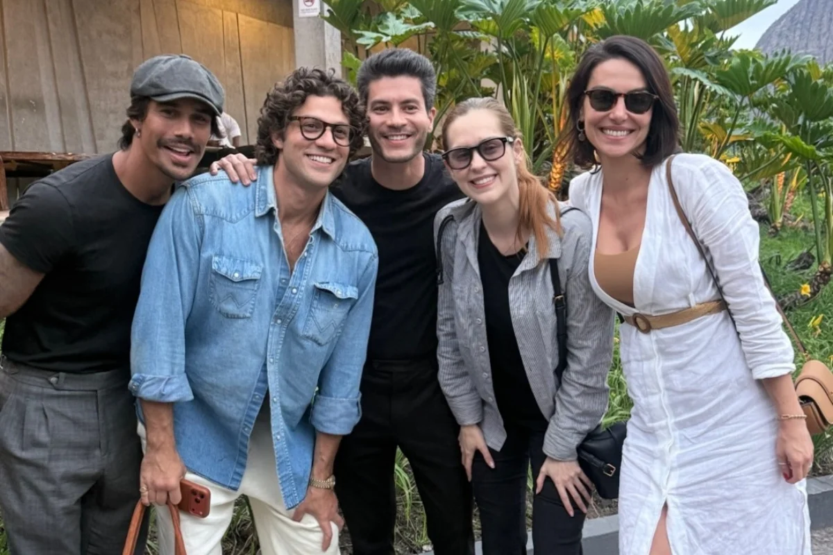 Micael Borges, Chay Suede, Arthur Aguiar, Sophia Abrahão e Mel Fronckowiak Micael Borges, Chay Suede, Arthur Aguiar, Sophia Abrahão e Mel Fronckowiak