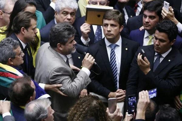 “Muso do impeachment” é eleito prefeito de Balneário Camboriú (SC)