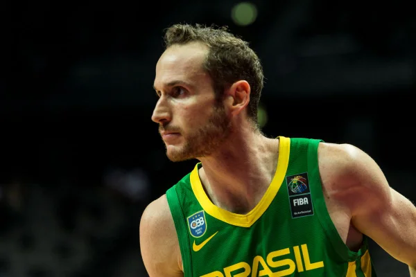 Marcelinho Huertas, do Brasil, reagindo durante a final do Torneio de Qualificação Olímpica Masculina da Fiba de 2020 entre Alemanha e Brasil, na Spaladium Arena, em 4 de julho de 2021, em Split, Croácia