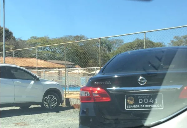 Pela 3ª vez, carro oficial do senador Irajá é flagrado em academia