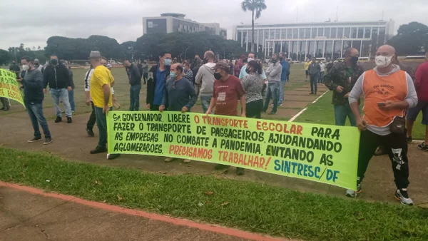 motoristas de van em manifestação no DF