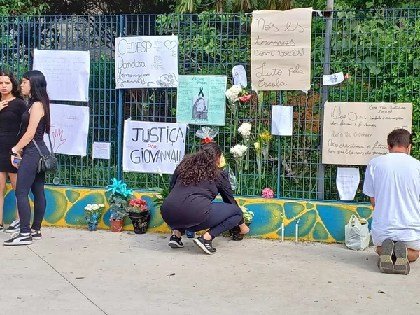 foto colorida de ato em homenagem à estudante Giovanna Bezerra da Silva em Sapopemba - Metrópoles