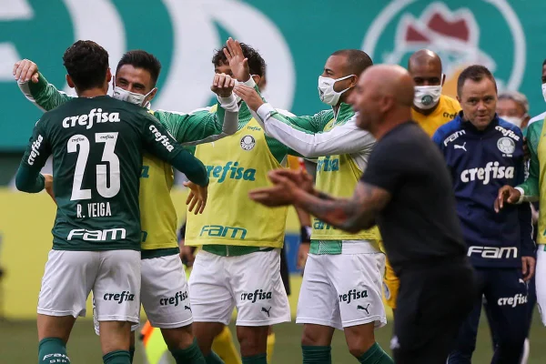 Jogadores do Palmeiras comemoram gol contra Atlético-MG