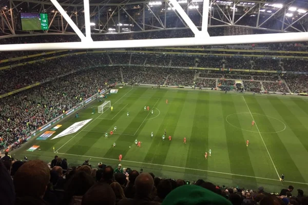 Torcida da Irlanda embala seleção ao som de “tema de Silvio Santos”