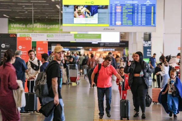 Pessoas no aeroporto de Brasília