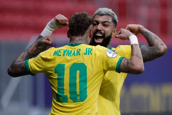 Foto colorida de Neymar e Gabigol - Metrópoles