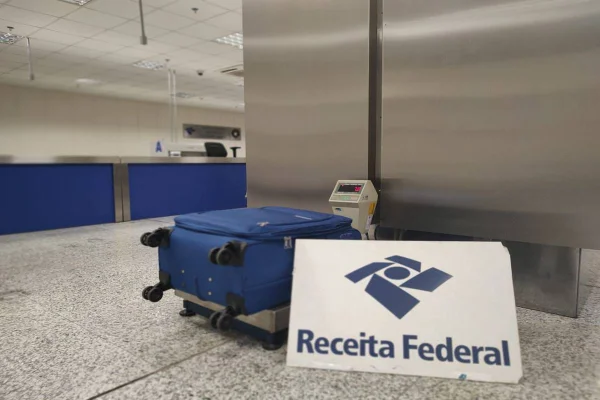 Passageira da Letônia é presa com 3,5kg de cocaína no Aeroporto JK