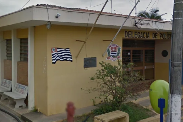 Imagem colorida de delegacia de polícia de Cachoeira Paulista. Metrópoles