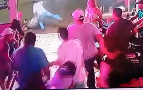 goias homem leva surra em bar após agredir mulher
