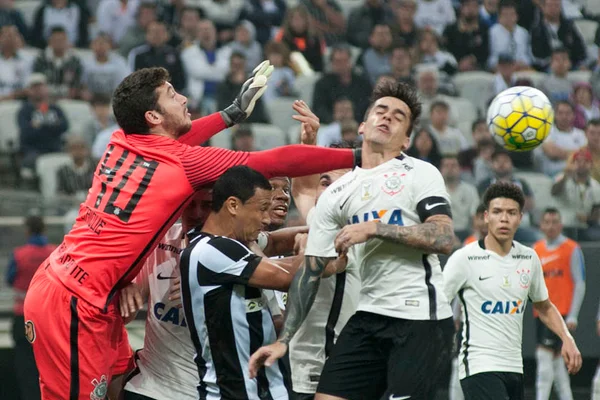 Corinthians se recupera e ganha do Botafogo por 3 a 1