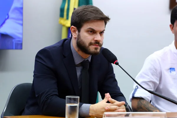 Deputado quer tomar terra e vetar empréstimo a quem explorar empregado
