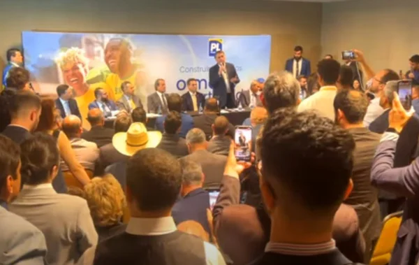 Imagem colorida de Jair Bolsonaro durante filiação do deputado federal Zucco - Metrópoles