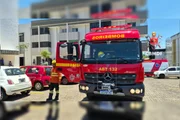 Uma equipe de combate a incêndio florestal atuou no combate 