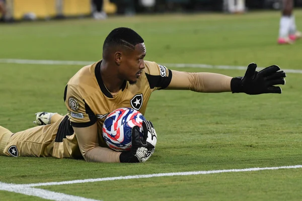 Foto colorida de John, do Botafogo - Metrópoles