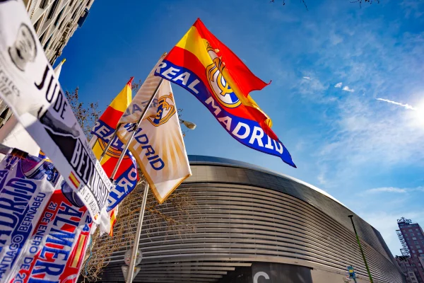 Foto colorida de Santiago Bernabéu, estádio do Real Madrid - Metropoles