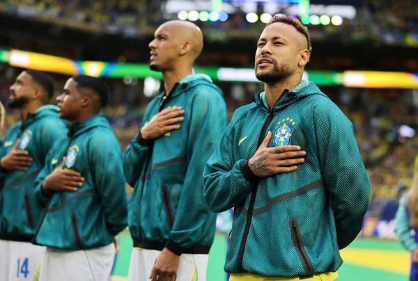 Neymar entra em campo pela 1ª vez com a Seleção Brasileira na Copa