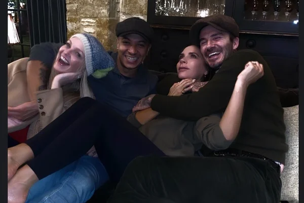 Posh Spice e Baby Spice se reúnem e fãs vão à loucura