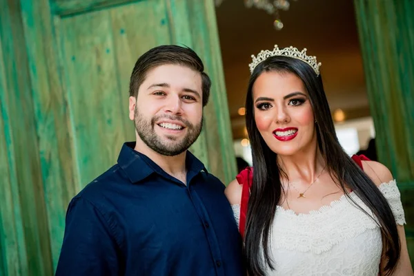 Gabriella Miziara e Marcus Maia oferecem chá bar no Lago Sul