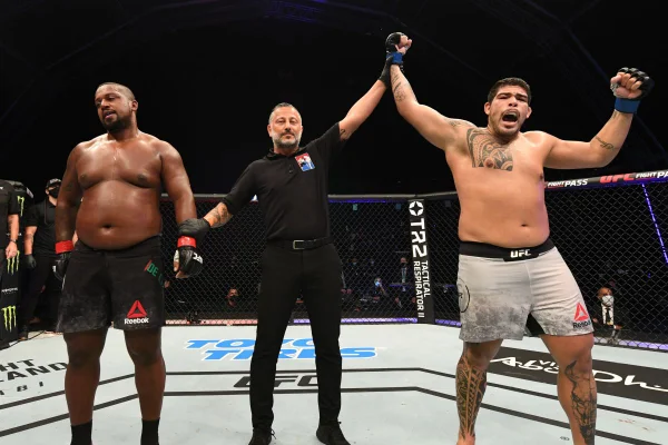 UFC: “Frouxo, hipócrita, creonte e mentiroso”, diz Carlos Boi sobre Bebezão