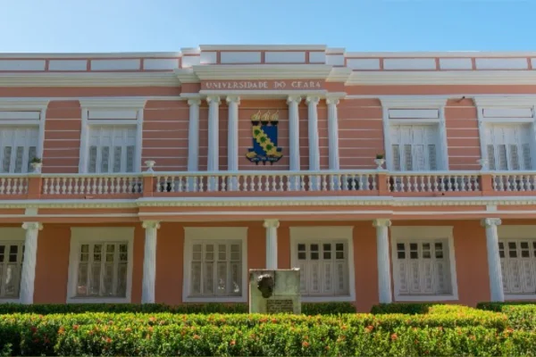 Universidade demite dois servidores por assédio sexual e apura 17 casos
