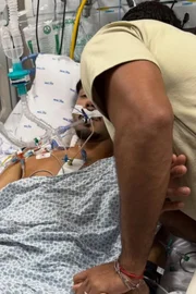 Vittor Fernando publicou registros do hospital e do carro atingido após atentado Vittor Fernando publicou registros do hospital e do carro atingido após atentado