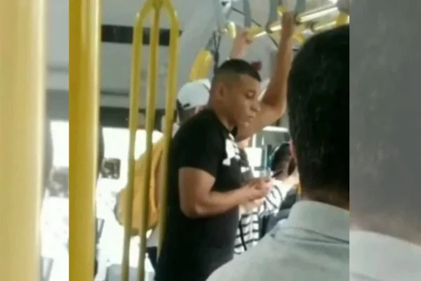 Mbappé no buzão? Conheça sósia do jogador que viralizou na web