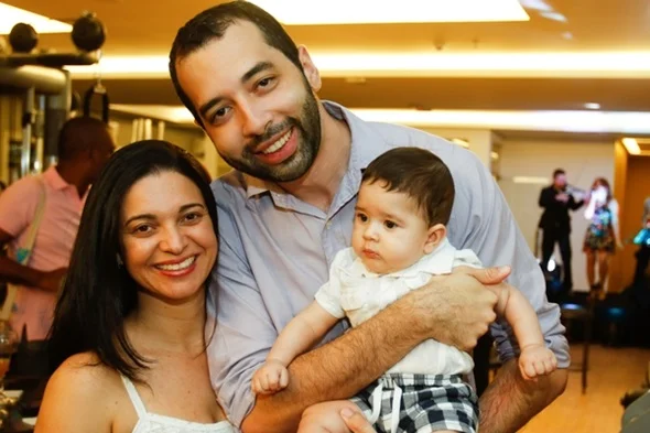 André e Milena Rodrigues com o filho João André e Milena Rodrigues com o filho João
