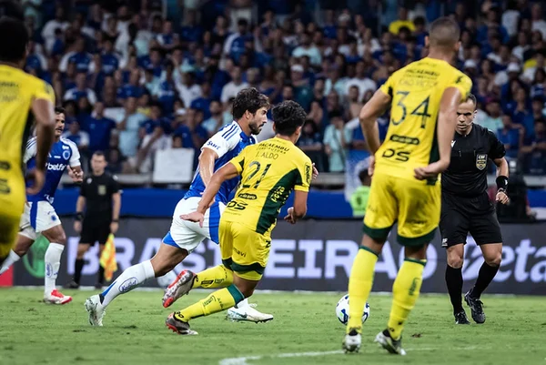 Imagem colorida do jogo entre Cruzeiro e Mirassol - Metrópoles