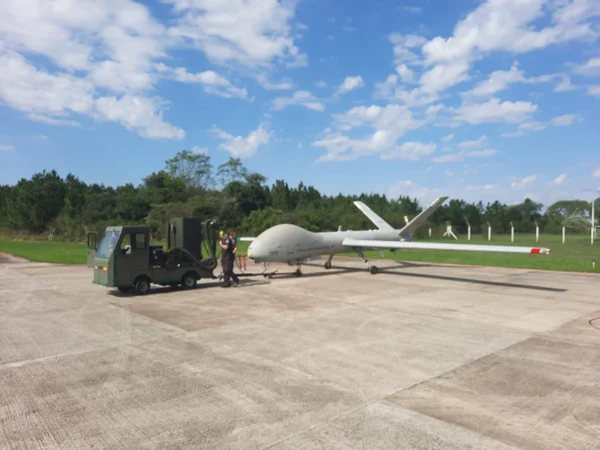 Imagem colorida do drone RQ-900 Hermes, da FAB - Metrópoles