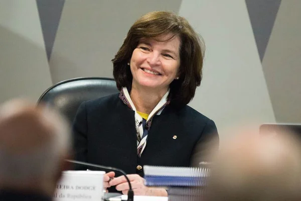Raquel Dodge aproveita viagem para se distanciar do julgamento de Lula