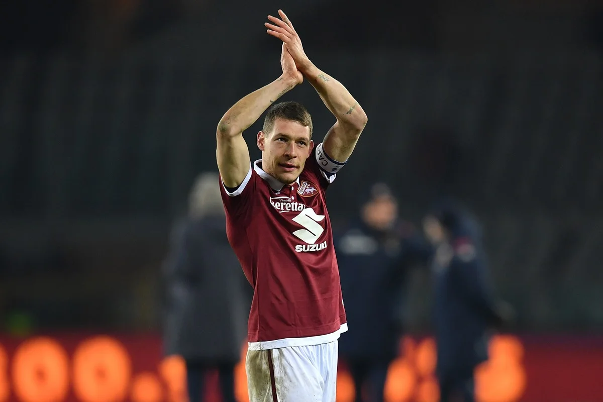 Andrea Belotti é um atacante italiano de 26 anos. Ele foi revelado pelo AlbinoLeffe, time da terceira divisão da Itália, vestiu a camisa do Palermo por duas temporadas e está no Torino desde 2015/16 Andrea Belotti é um atacante italiano de 26 anos. Ele foi revelado pelo AlbinoLeffe, time da terceira divisão da Itália, vestiu a camisa do Palermo por duas temporadas e está no Torino desde 2015/16