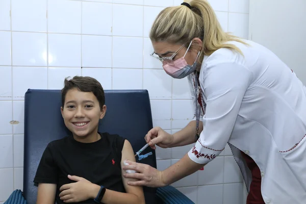 Vacinação contra a dengue.