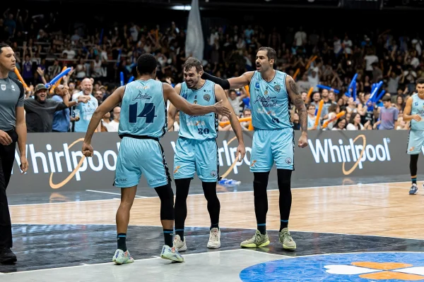 Imagem colorida da partida entre Brasília Basquete x Flamengo