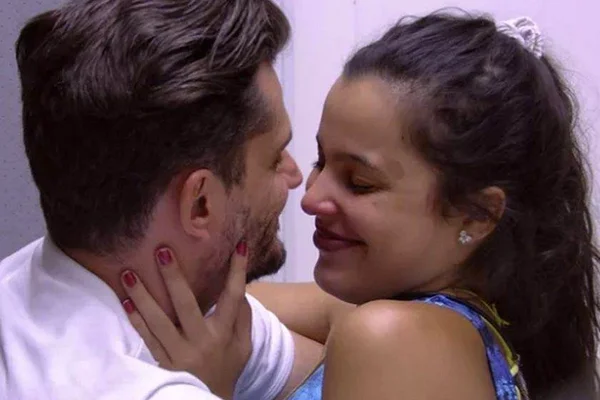 Fim do romance: Marcos não quer continuar relacionamento com Emilly
