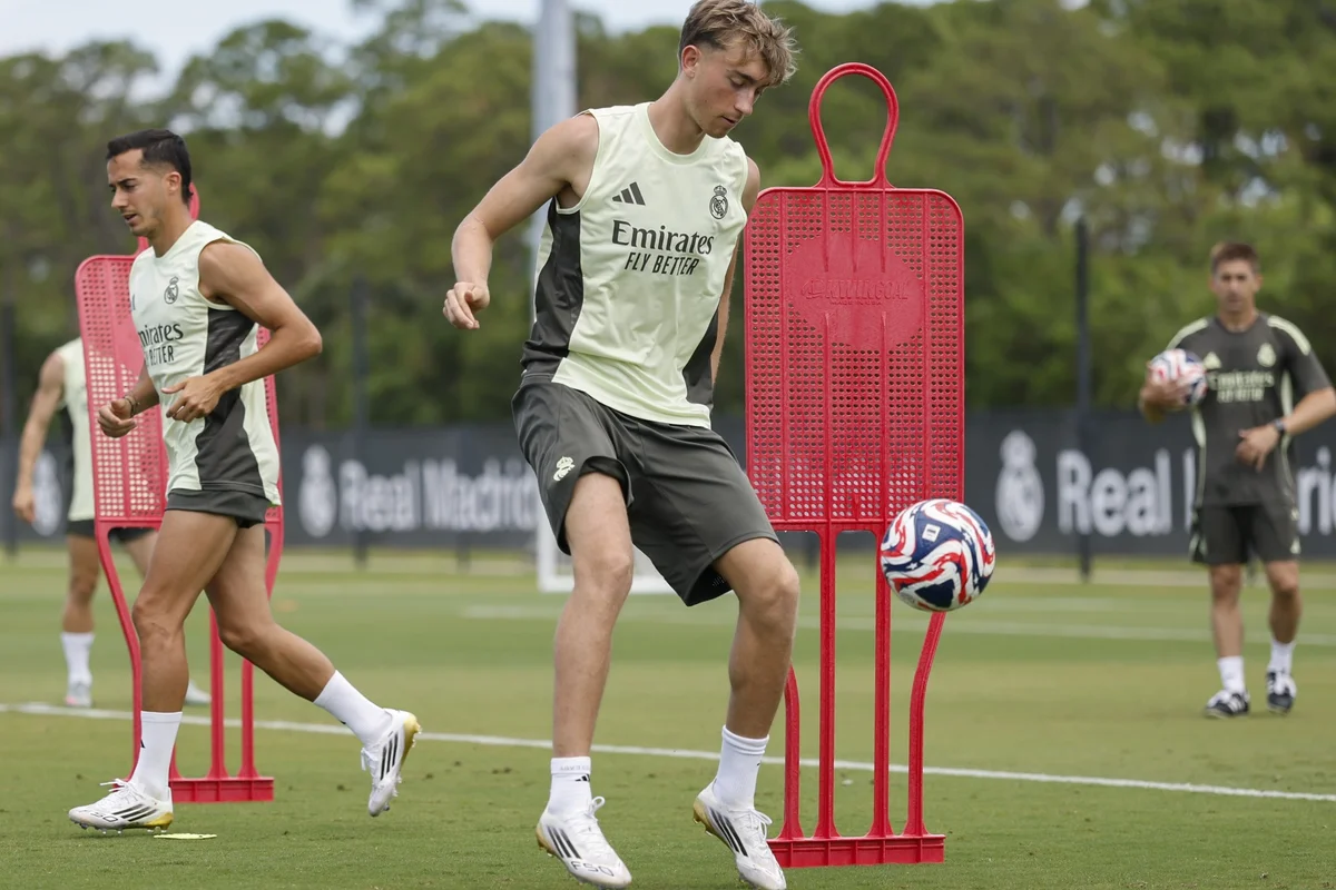 Huijsen pode estrear pelo clube merengue. Huijsen pode estrear pelo clube merengue.