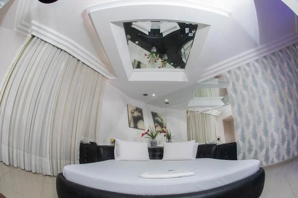 Por dentro do motel: acabe com quatro mitos antes do prazer