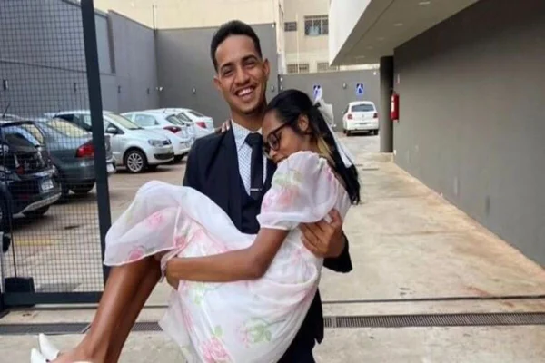 Imagem colorida dos recém-casados - Metrópoles