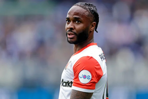 Foto colorida de Raheem Sterling - Metrópoles