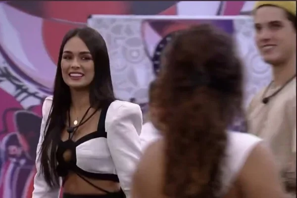 Imagem colorida de Larissa e Paula na Casa do Reencontro do BBB23 - Metrópoles