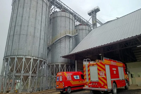 Corpo de Bombeiro no local - Metrópoles