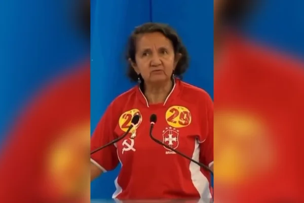 Imagem colorida mostra candidata Lourdes Melo, do meme “você quer me calar”, que sofreu AVC e está internada em UTI - Metrópoles