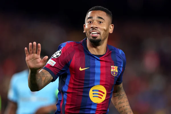 Foto colorida de Gabriel Jesus, atacante do Barcelona - Metrópoles