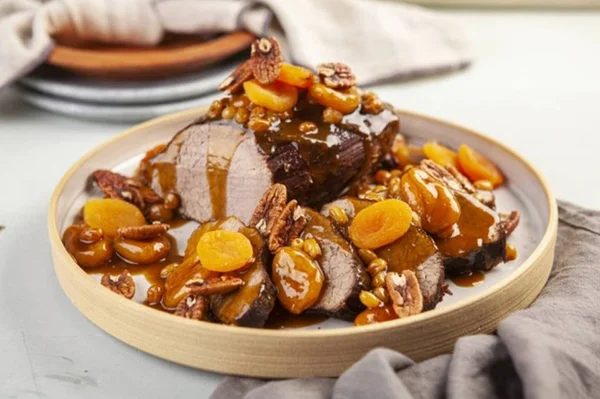Aprenda a receita de carne de panela com nozes e frutas secas